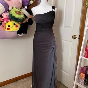 BLONDIE NITES CHARCOAL GLITTER ONE-SHOULDER FORMAL GOWN